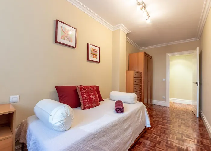 Apartamento Grande Luminoso, Garaje, Arena, Casco Viejo Bilbau