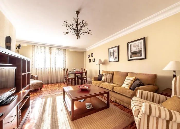 Apartamento Grande Luminoso, Garaje, Arena, Casco Viejo Bilbau